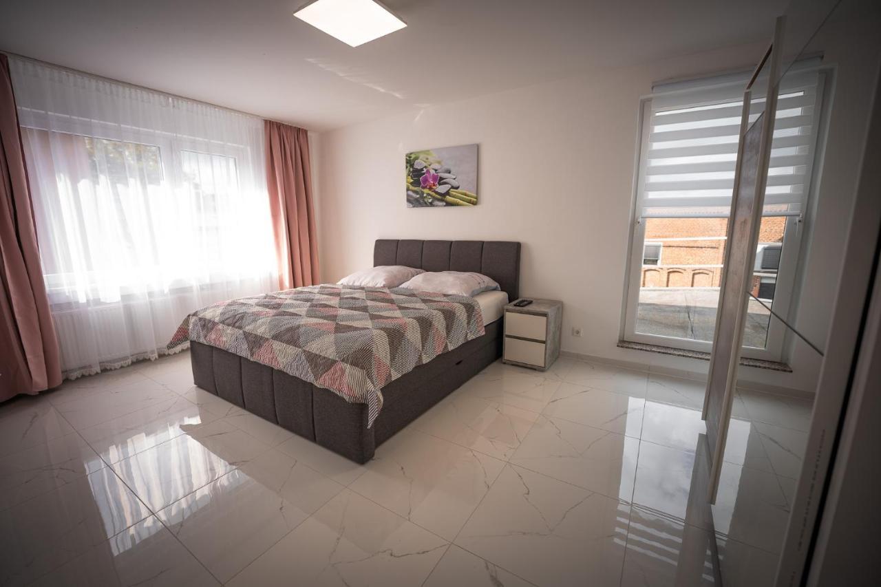Wunderschoene Ferienwohnung In Solingen-Mitte Luaran gambar