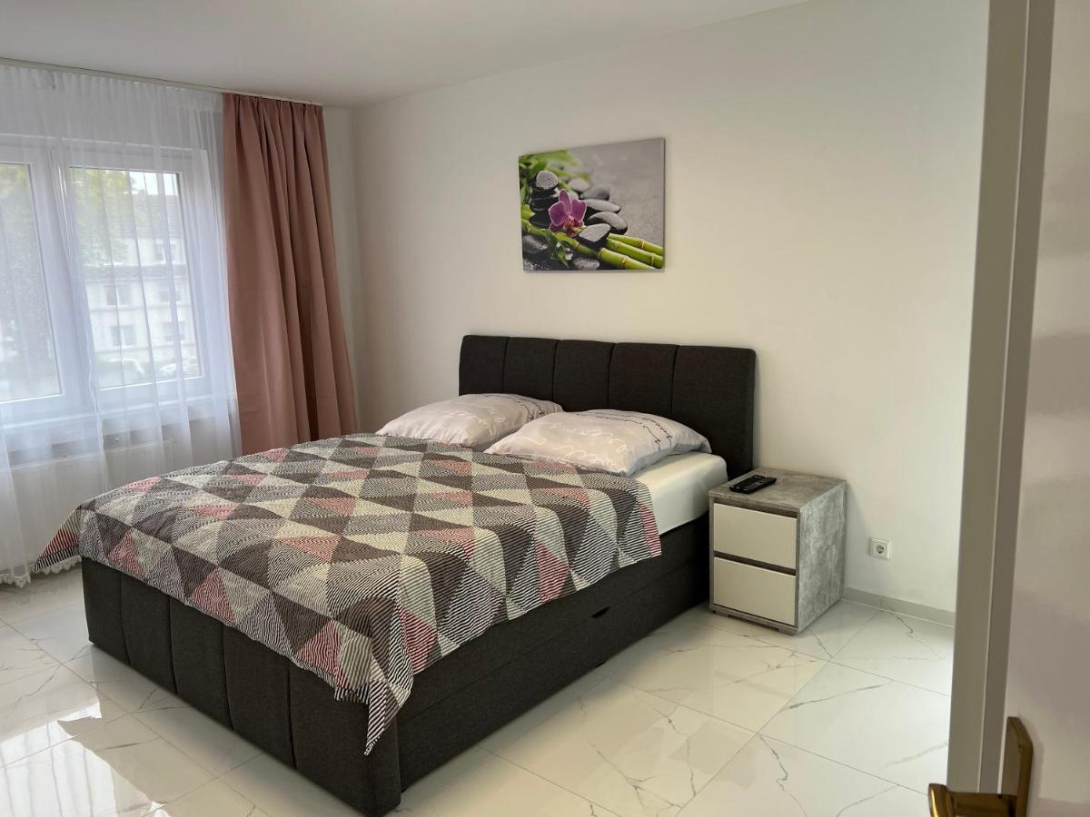 Wunderschoene Ferienwohnung In Solingen-Mitte Luaran gambar